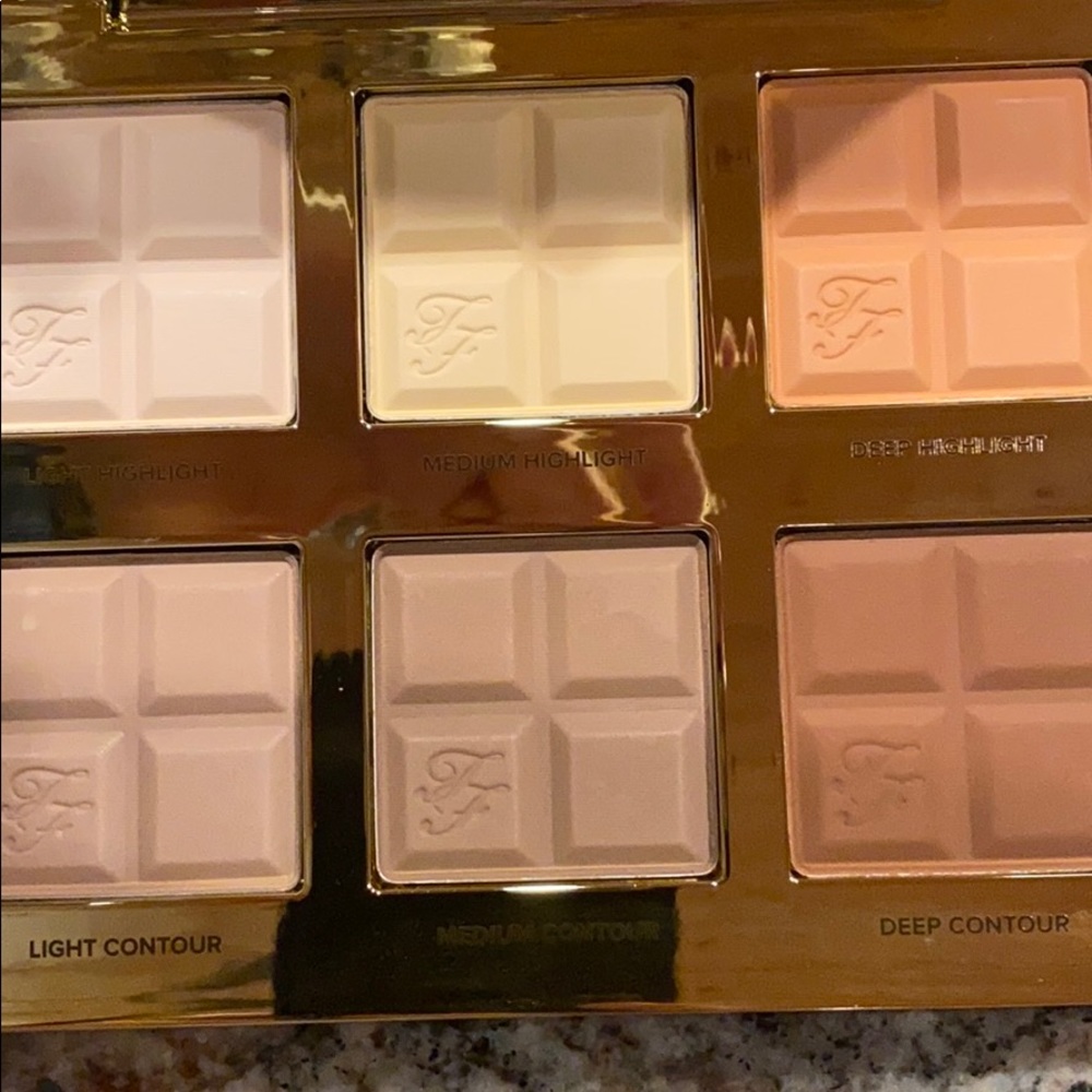 Too Faced Cocoa Contour - Picture 3 of 4